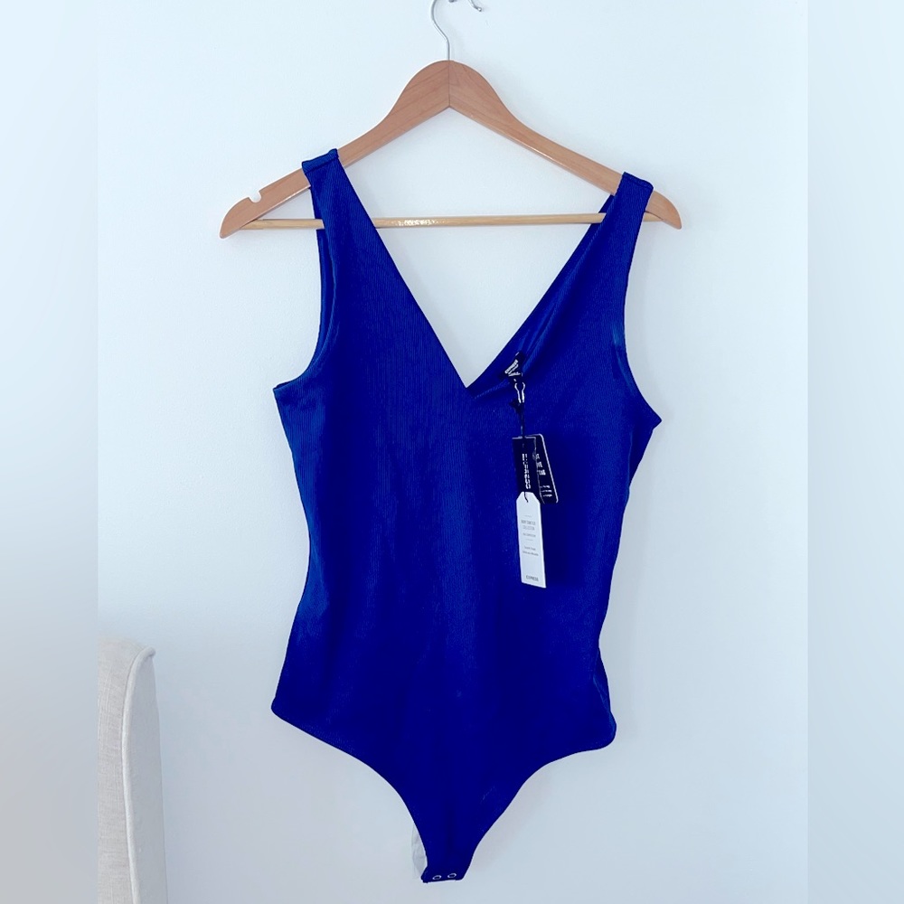 Express Body Contour Ribbed V-Neck Bodysuit
